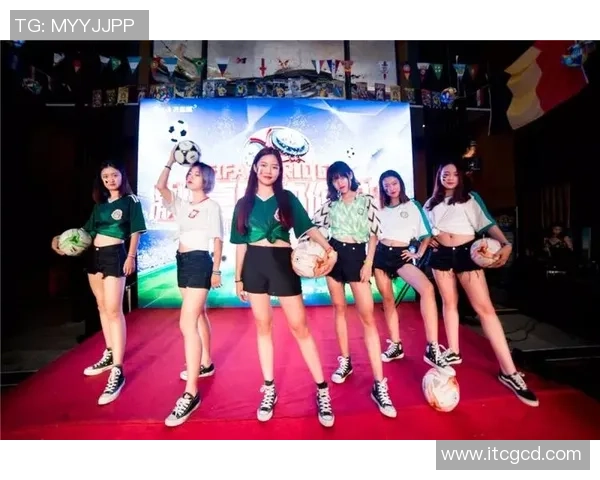 足球宝贝啦啦队舞蹈展现青春活力与团队精神的魅力演绎